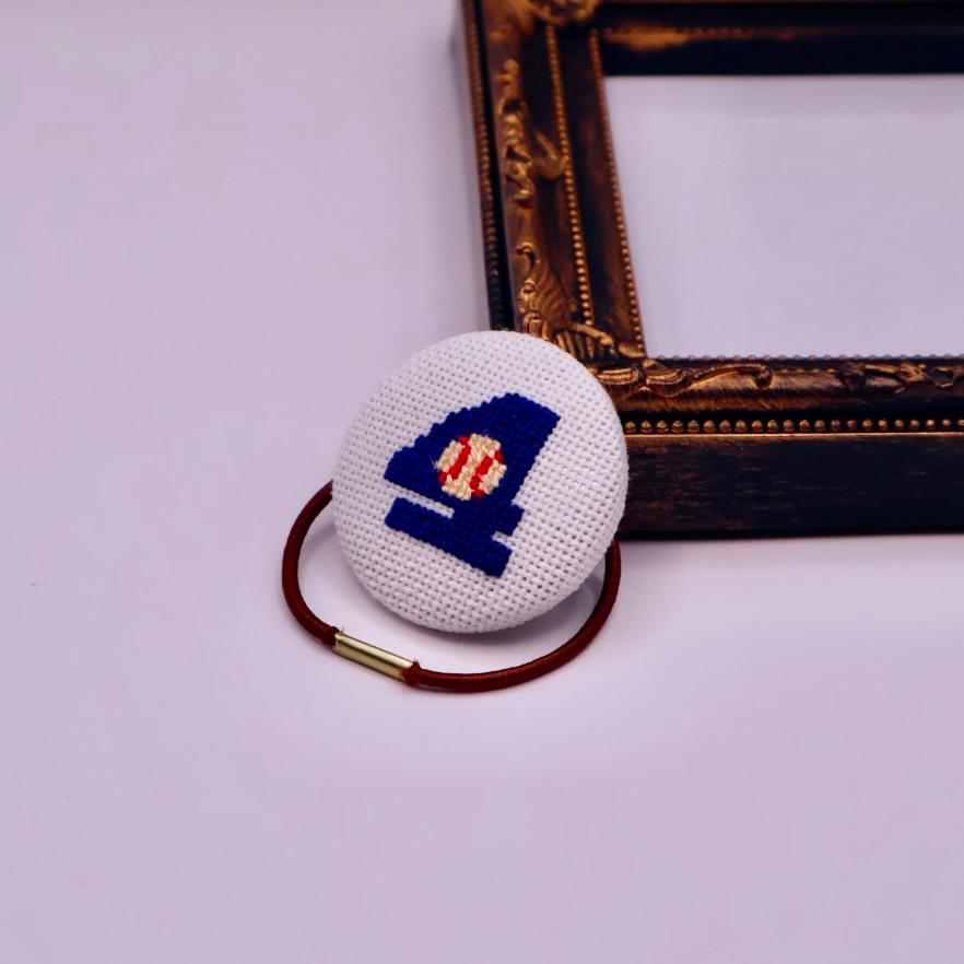 【オーダー可能】背番号　くるみボタンのヘアゴム　クロスステッチ刺繍